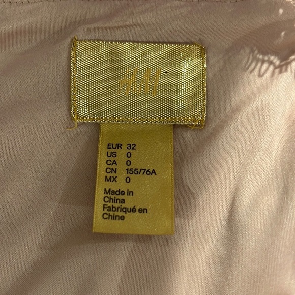 H&M midi lace dress. Lilac. Size 0. - Picture 3 of 3